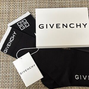 GIVENCHY BLACK/WHITE SOCKS SIZE 43-46 (9.5-11.5) Brand New